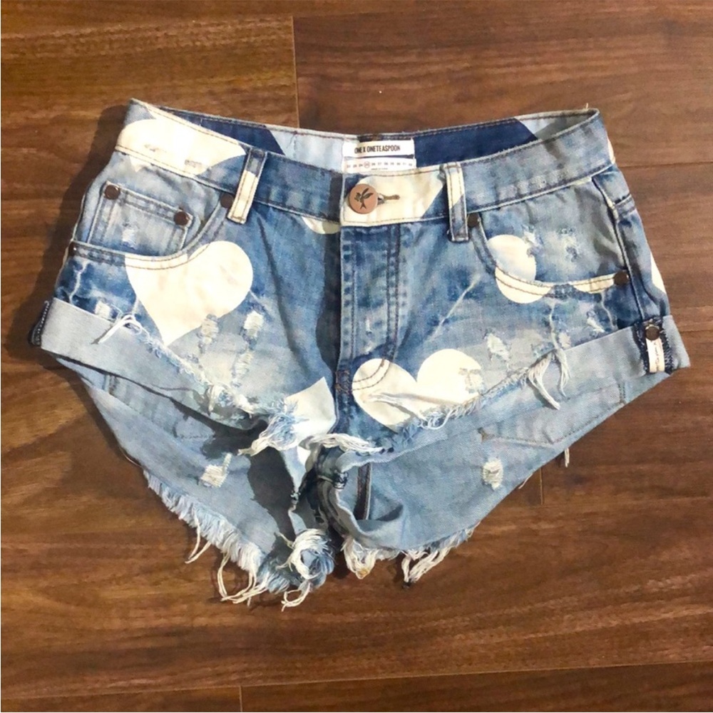 ONE X ONE TEASPOON BANDIT 🩷 Heart Print Denim Shorts - Picture 11 of 12